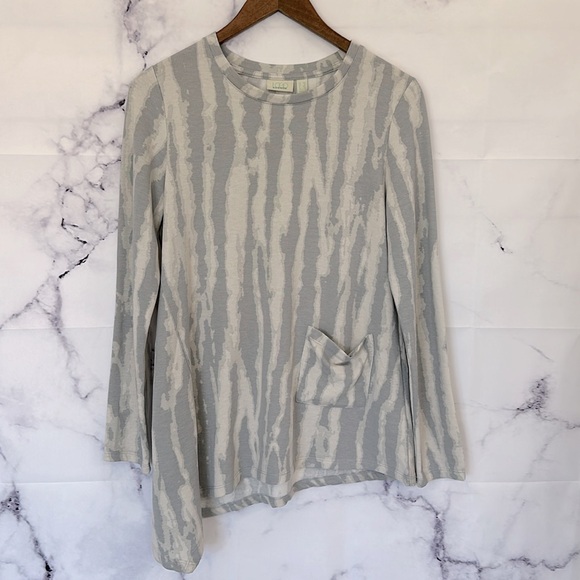 LOGO Lounge by Lori Goldstein Printed Brushed French Terry Top Frost Grey - Picture 2 of 9